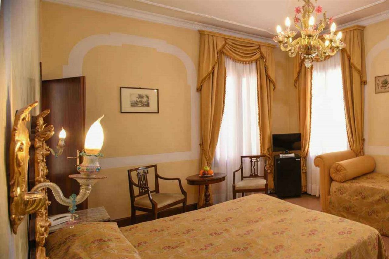 Hotel San Moise Venesia Bagian luar foto