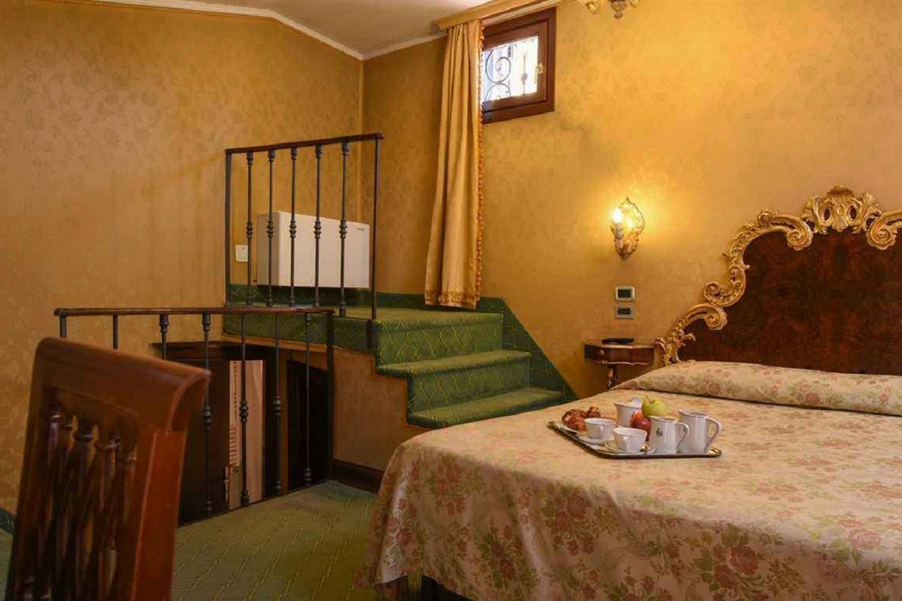 Hotel San Moise Venesia Bagian luar foto